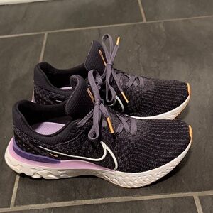 Nike Women's Purple and Lavender Athletic Shoes
